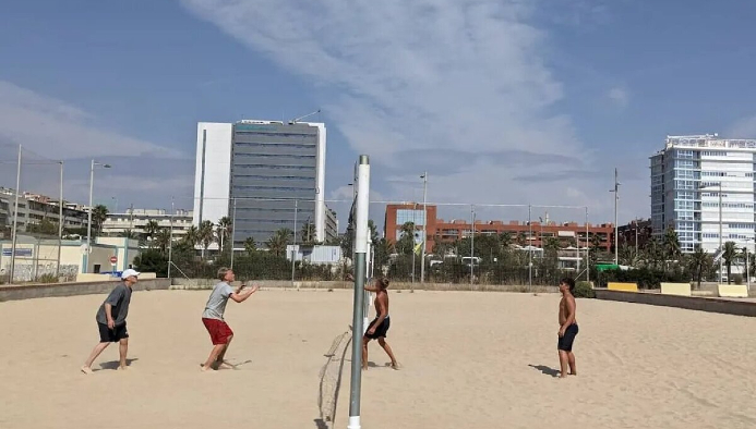 beach & windsurfcamp in barcelona