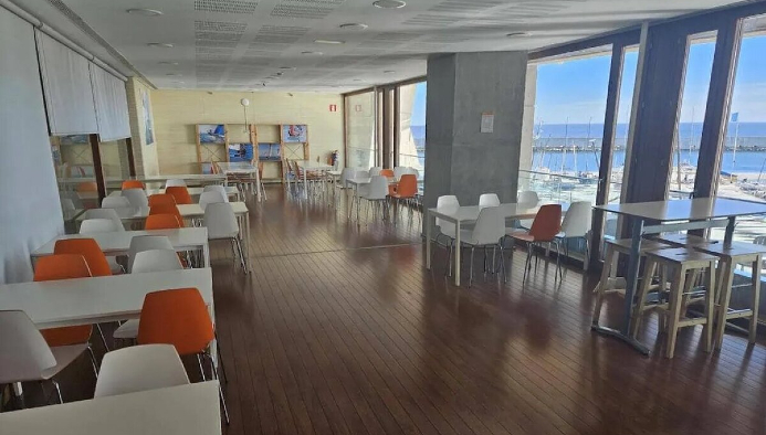 beach & windsurfcamp in barcelona
