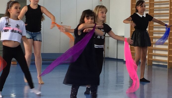 team activities kids dance camp wien